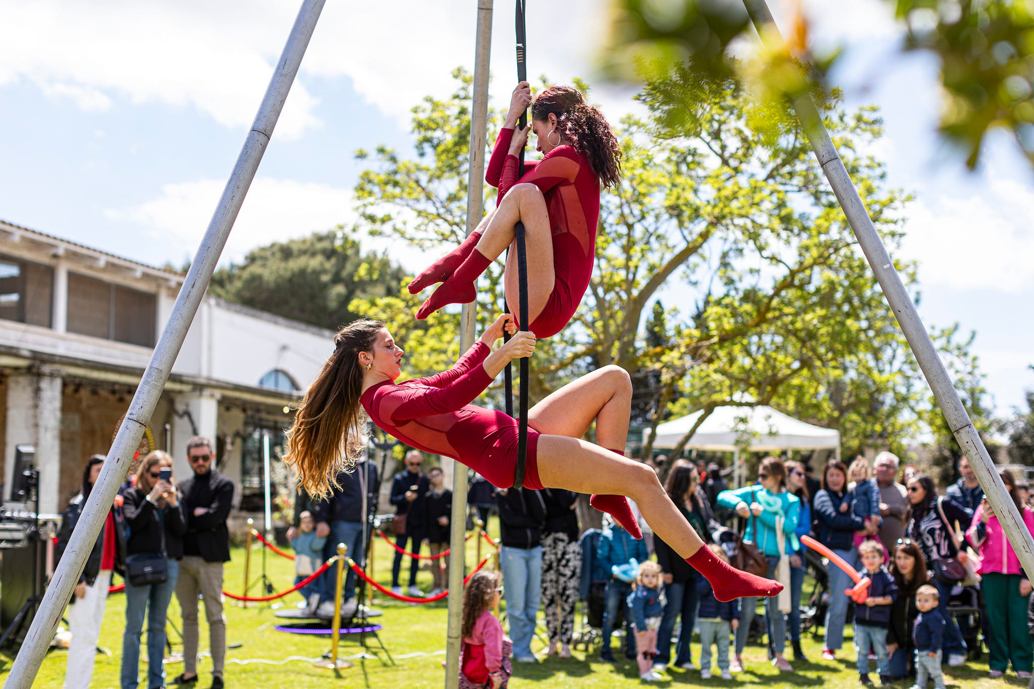 acrobatica-aerea-artistidistrada-puglia-open-circus-puglia-japiagia-wedding (5)