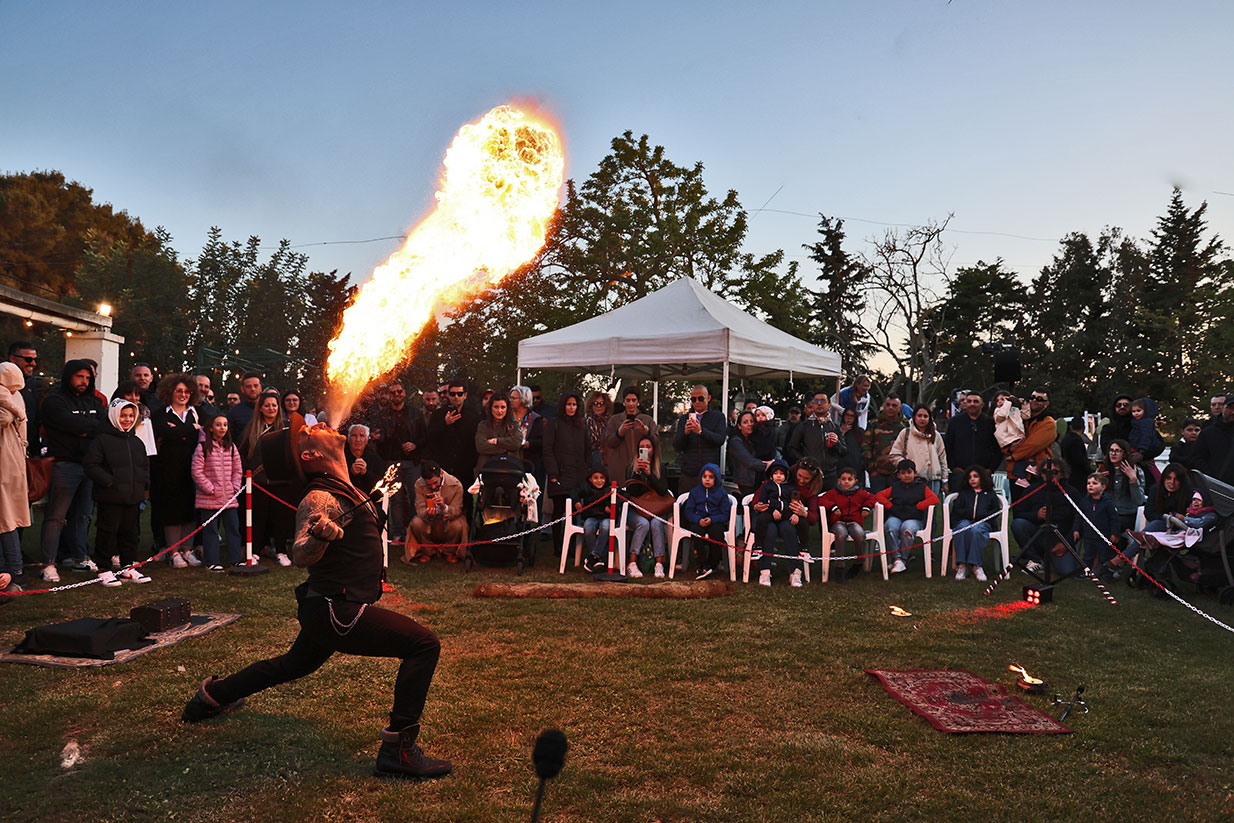 maori-sputafuoco-artistidistrada-puglia-open-circus-puglia-japigia-wedding