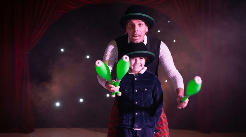 Guida completa all'intrattenimento per feste di ogni tipo: dai compleanni dei bambini con maghi e clown, ai matrimoni con wedding bag e baby parking, fino agli eventi aziendali. Scopri idee, attività e tendenze 2026 per un evento indimenticabile.