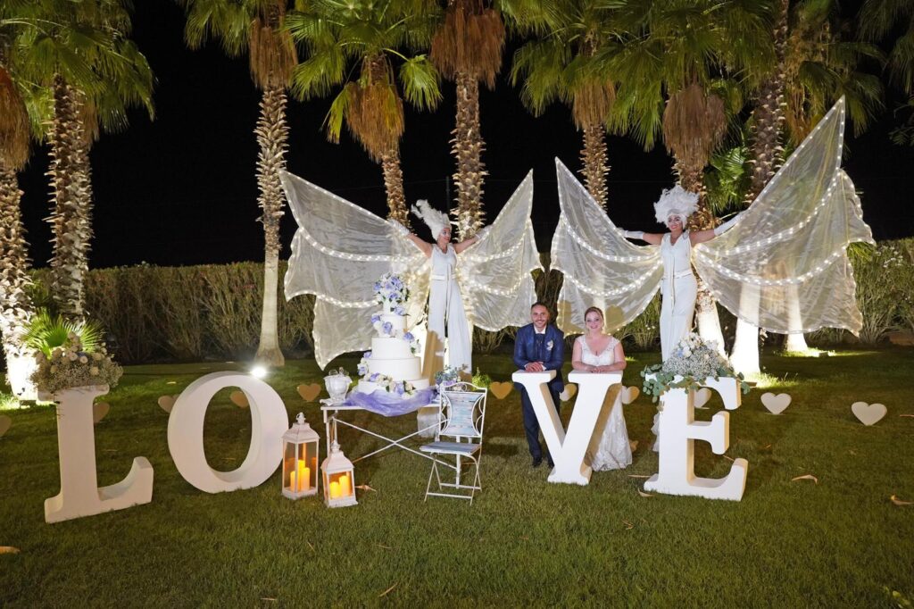 Spettacolo Farfalle Luminose in Puglia – Porta la magia al tuo evento con le farfalle LED luminose: performance unica ed elegante con ali scintillanti fino a 3 metri, perfetta per matrimoni, feste private, sagre, eventi aziendali e serali. Disponibile in Puglia, Basilicata, Campania, Molise e Calabria.