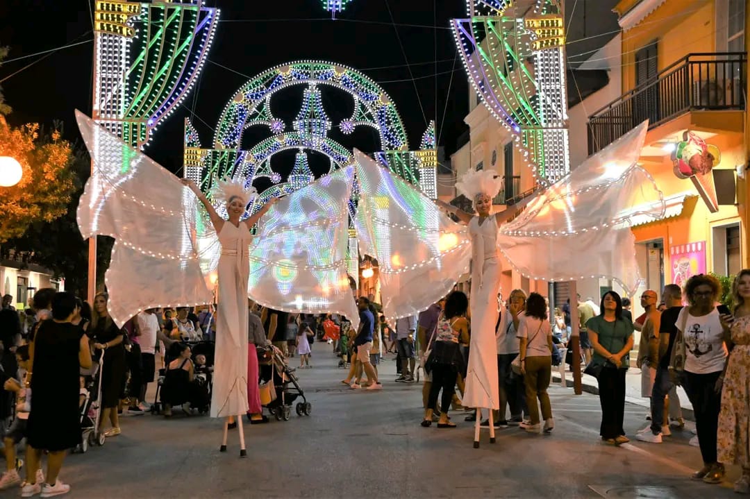 farfalle-luminose-light-signals-trampolieri-luminosi-piazza-eventi-cerimonie-ricevimento-taglio-torta (8)