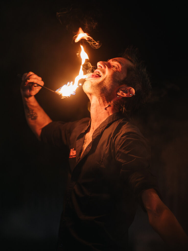 namas-trampoliere-sputafuoco-artistidistradapuglia-open-circus-puglia-japigia-wedding (5) namas-trampoliere-sputafuoco-artistidistradapuglia-open-circus-puglia-japigia-wedding (5)