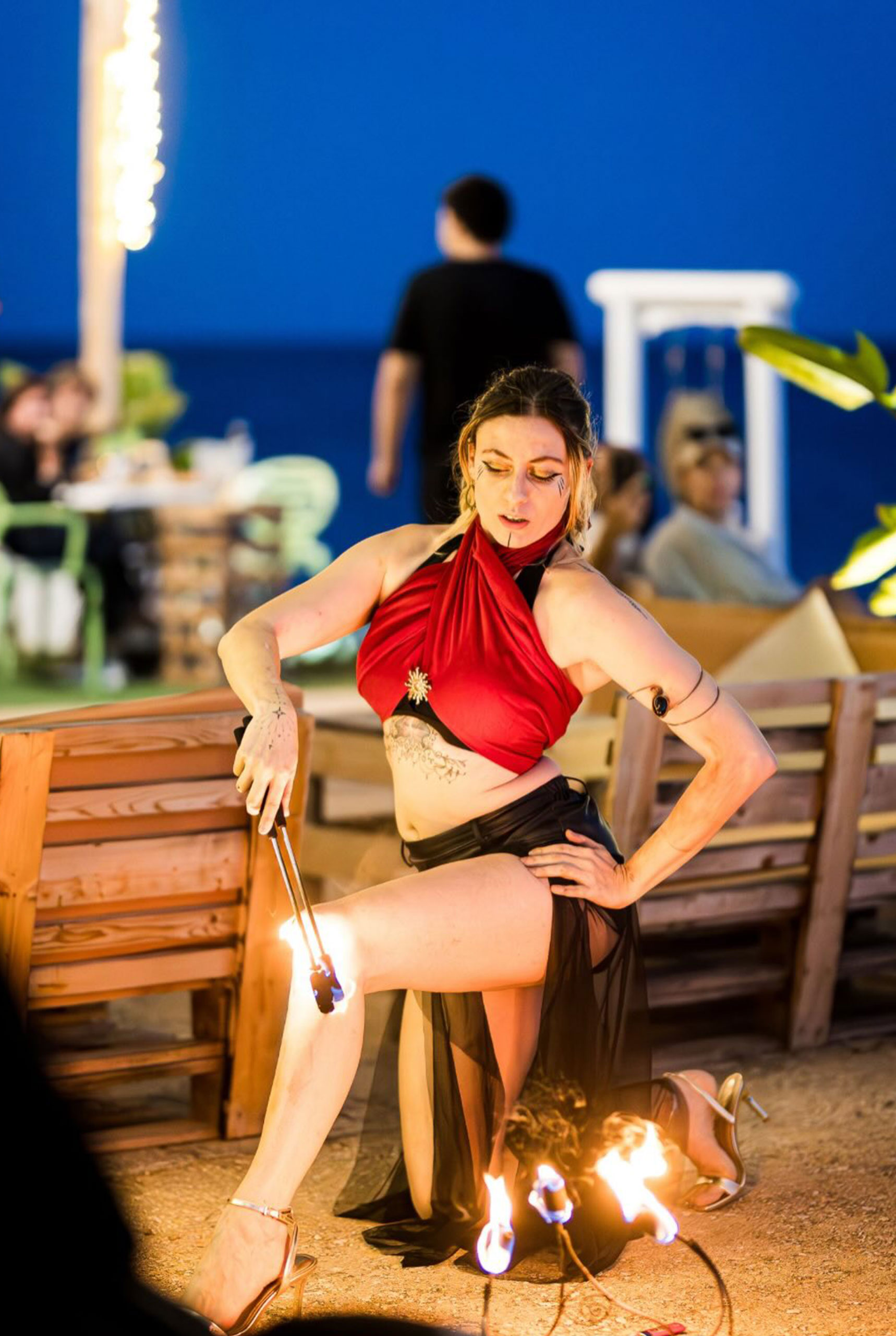 kumari-danza-del-fuoco-lollipop-acrobatico-verticale
