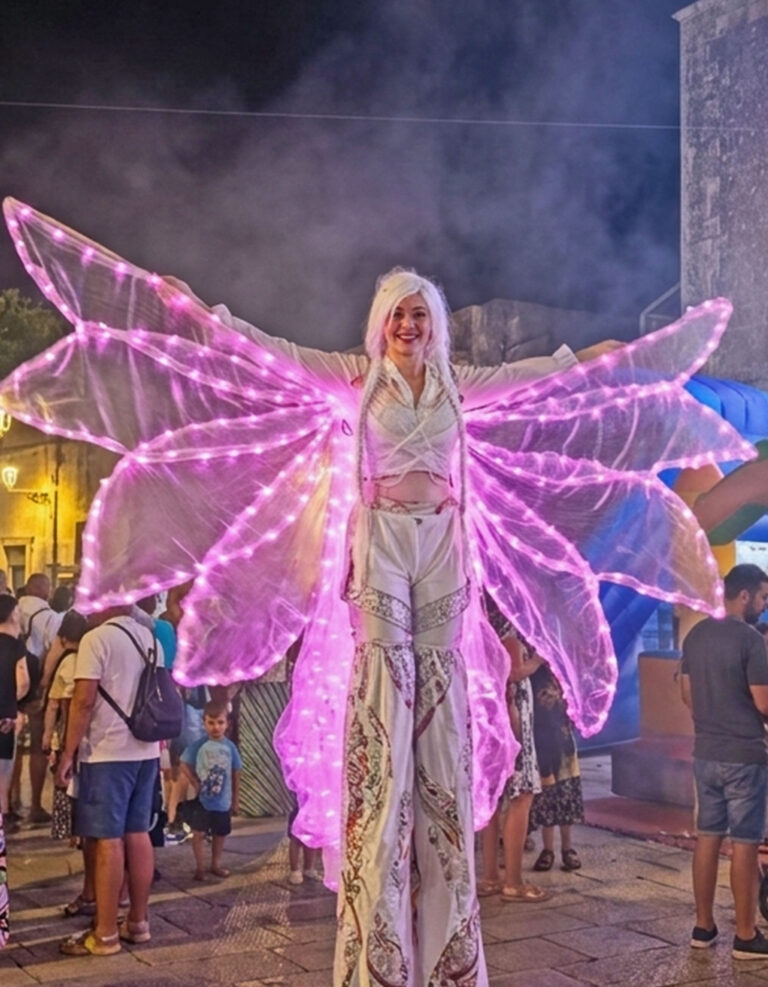 kumari-fata-luminosa-trampoli kumari-fata-luminosa-trampoli