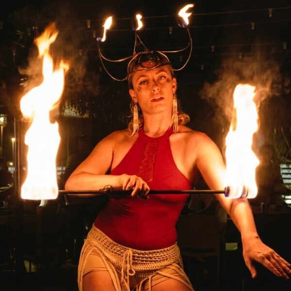 kumari-spettacolo-di-fuoco-acrobatico-lollipop-artisti-di-strada-puglia (14) kumari-spettacolo-di-fuoco-acrobatico-lollipop-artisti-di-strada-puglia (14)