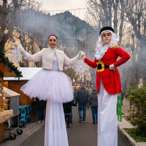 artistidistrada-natale-puglia-trampolieri-giocolieri (2) artistidistrada-natale-puglia-trampolieri-giocolieri (2)
