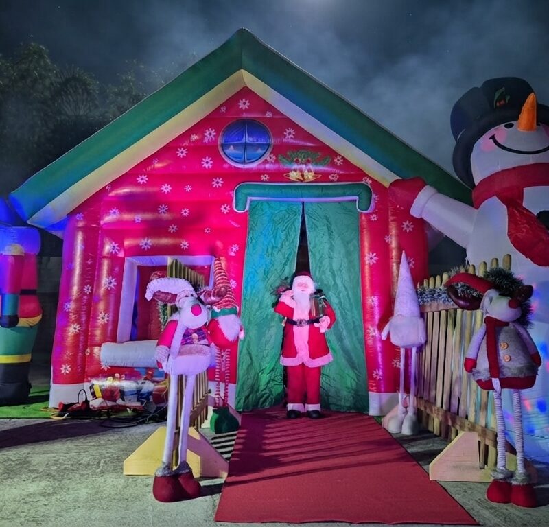 casa-babbo-natale-gonfiabile-di-lella-bretella-spettacoli-eventi-puglia-lecce-brindisi-taranto (7) casa-babbo-natale-gonfiabile-di-lella-bretella-spettacoli-eventi-puglia-lecce-brindisi-taranto (7)
