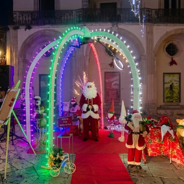 magico-natale-di-lella-bretella-villaggio-balocchi-papillon-le-burlon-artistidistrada-puglia magico-natale-di-lella-bretella-villaggio-balocchi-papillon-le-burlon-artistidistrada-puglia