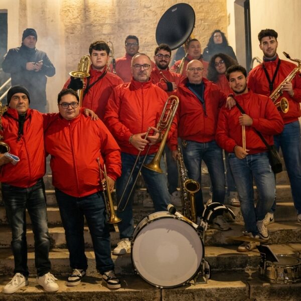salento-street-band-artisti-di-strada-puglia-natale (2) salento-street-band-artisti-di-strada-puglia-natale (2)
